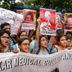 కోల్‌కతా వైద్యురాలి హత్య కేసులో ఆసుపత్రి సిబ్బంది ఫోన్ కాల్ ఆడియోలు కొత్త అనుమానాలను రేకెత్తించాయి, ఆసుపత్రి వైపు వేళ్లను చూపిస్తున్నాయి.