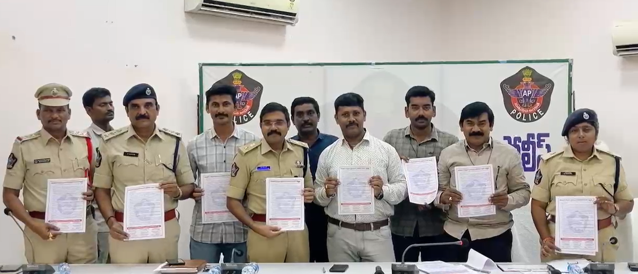 నెల్లూరులో జరిగిన కార్డన్ అండ్ సర్చ్ ఆపరేషన్‌లో 500 ఇళ్లలో తనిఖీ నిర్వహించి, 17 బైకులు, 1 ఆటో స్వాధీనం చేసుకున్నారు. 7 మంది రౌడీషీటర్ల ఇళ్లు పరిశీలించారు.