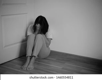 ఇన్స్టాగ్రామ్ ఫ్రెండ్ 20 రోజులపాటు విద్యార్థినిని హోటల్లో నిర్బంధించి అఘాయిత్యం. షీ టీమ్స్ స్పందించి బాధితురాలిని రక్షించారు.