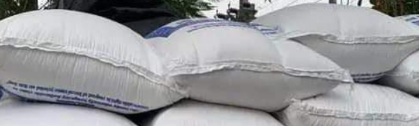 నరసరావుపేట మండలం జొన్నలగడ్డ వద్ద పోలీసులు తనిఖీలు నిర్వహించారు. వాహనంలో అక్రమంగా తరలిస్తున్న 55 బస్తాల రేషన్ బియ్యం పట్టుకుని, కేసు నమోదు చేశారు.