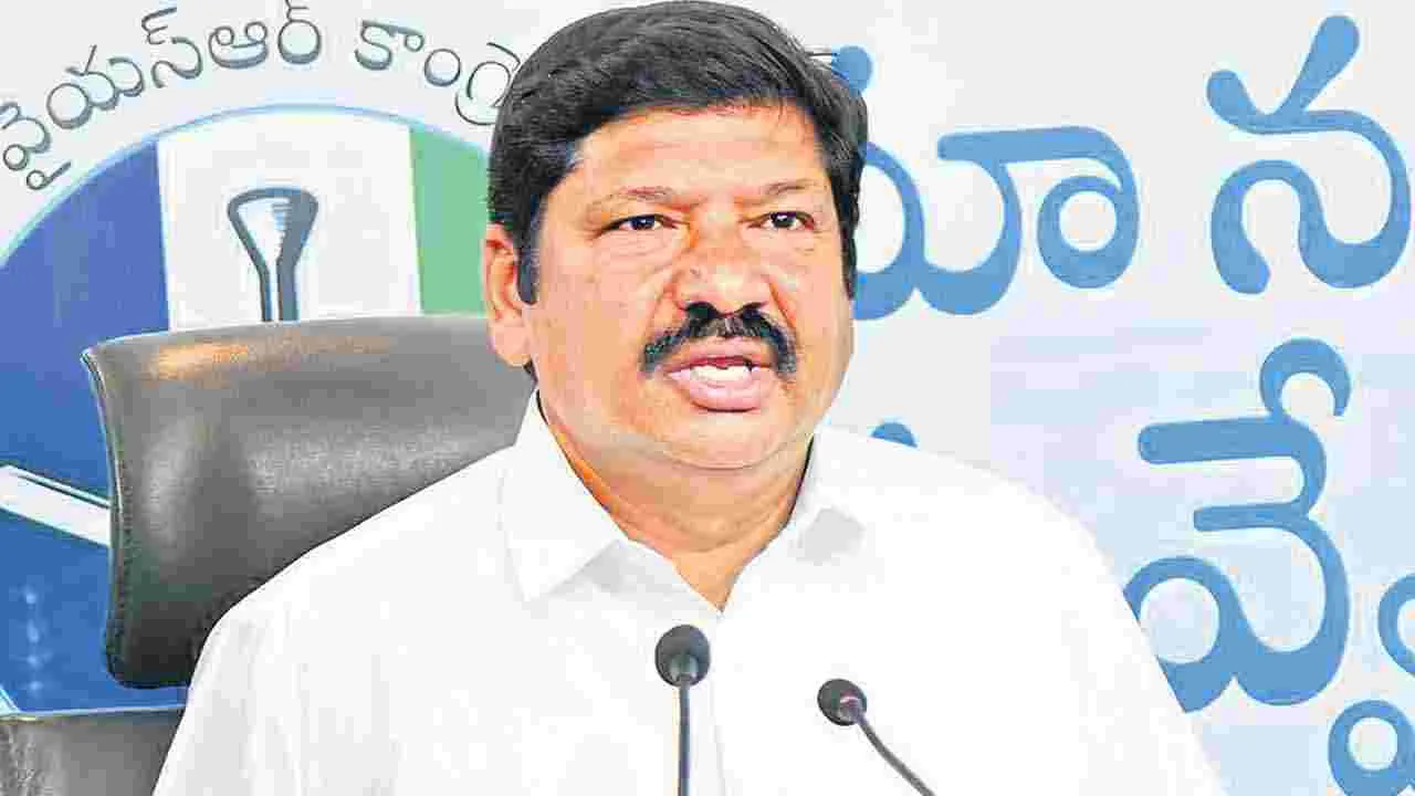 చంద్రబాబు నివాసంపై దాడి కేసులో నిందితుడు వైసీపీ నేత జోగి రమేశ్ కోసం ఏపీ పోలీసులు హైదరాబాద్లో గాలిస్తున్నారు.