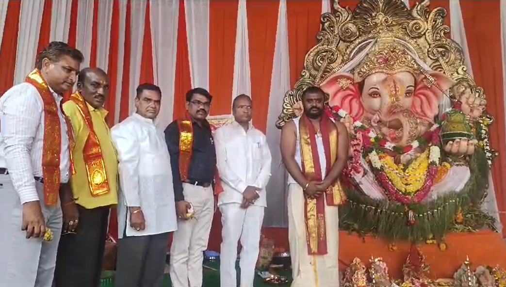 గజ్వేల్ గణపతి మండపం వద్ద ప్రత్యేక పూజలు, అన్నదాన కార్యక్రమం