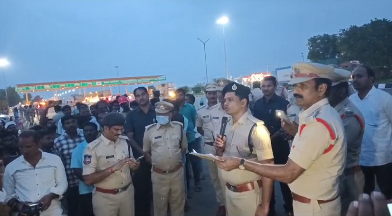 ఖమ్మం జిల్లా ఎస్పీ ఆధ్వర్యంలో జరిగిన మెగా వాహన తనిఖీలలో 500+ వాహనాలు, 16 DD కేసులు నమోదు అయ్యాయి. అక్రమ ట్రాన్స్పోర్ట్‌కు కఠిన నిఘా.