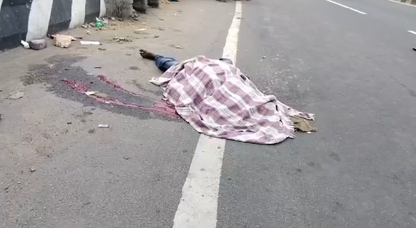 నకరికల్లు - నార్కెట్పల్లి హైవేపై జరిగిన ప్రమాదంలో 45 ఏళ్ల కల్లం రామయ్య మృతి చెందాడు. కూలి పనికోసం రోడ్డు దాటుతుండగా ప్రమాదం జరిగింది.