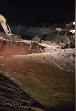 ఖమ్మం జిల్లా పాలేరు వద్ద సాగర్ ఎడమ కాలువ గండి మరమ్మత్తు పనులు పూర్తయ్యాయి. 4 గంటలకు 500 క్యూసెక్కుల నీటిని విడుదల చేశారు. మంత్రులు అభినందనలు తెలిపారు.