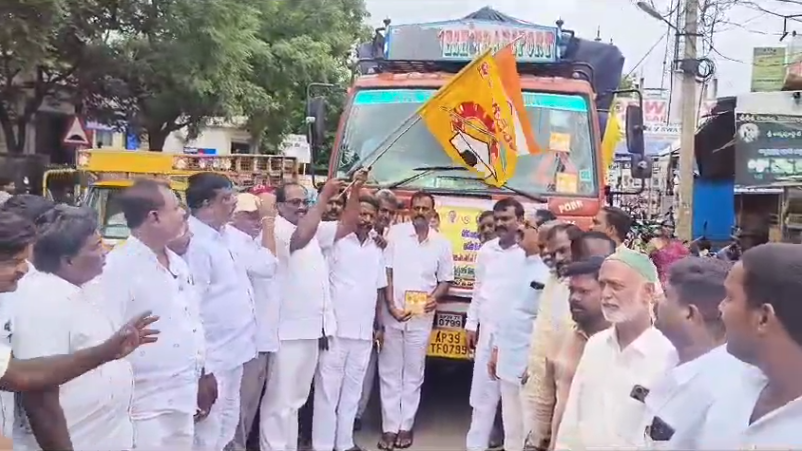 తెలుగుదేశం పార్టీ నాయకుడు ఉమాపతి నాయుడు, చంద్రబాబు నాయుడు పిలుపు మేరకు విజయవాడలో సహాయం అందించాలని చెప్పారు.