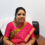 తిరుమలలో నాగిని నృత్యం… మంత్రి గుమ్మిడి సంధ్యారాణి వివరణ. మంత్రి గుమ్మిడి సంధ్యారాణి తిరుమలలో నాగిని నృత్యాలు వేసిన వీడియోపై వివరణ ఇచ్చారు. విజయవాడలోని నివాసంలో సెలబ్రేట్ చేసిన దినం నుండి వీడియో వైరల్ అయ్యింది. మంత్రి ఈ ఘటనపై వివరణ ఇచ్చి, వీడియో వైరల్ చేసిన వారిని భగవంతుడు శిక్షిస్తారని అన్నారు.