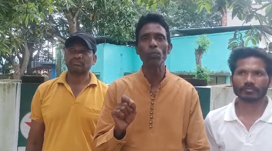 హుకుంపేట మండలంలో గిరిజనేతరులు నిర్మిస్తున్న అక్రమ నిర్మాణాలపై ఆదివాసీ గిరిజన సంఘం 57 సార్లు పిర్యాదులు చేసినప్పటికీ, చర్యలు లేకపోవడంతో ఆందోళన వ్యక్తం చేస్తున్నారు.