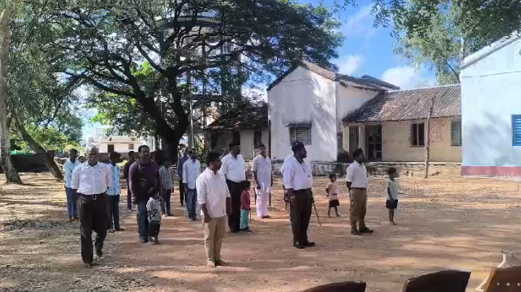 In Chandampet village, a ceremony was held to unveil the saffron flag and conduct weapon worship under the Rashtriya Swayamsevak Sang
