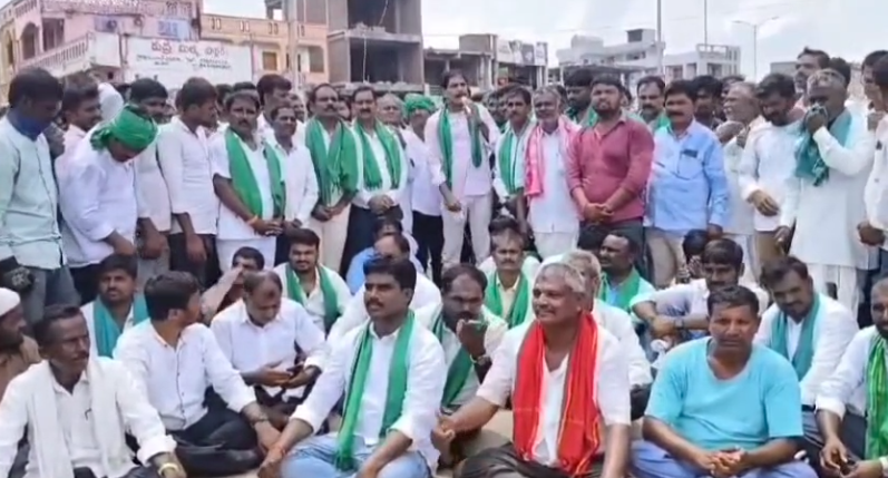 Farmers in Ellareddy district held a maha dharna demanding immediate loan waivers, expressing frustration over unfulfilled promises by the government.