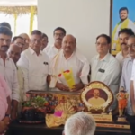 స్పీకర్ అయ్యన్నపాత్రునికి ఘన సత్కారం In Narsipatnam, under the auspices of the Kshatriya Parishad, Speaker Ayanna Patra was grandly felicitated with Vedic blessings on Sunday at his residence