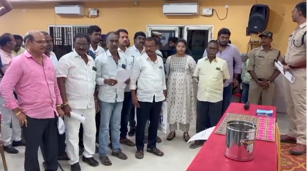The liquor shop allocation lottery was held under the supervision of district officials, with 1393 applications received for 52 shops. The process was conducted smoothly at the local convention hall.