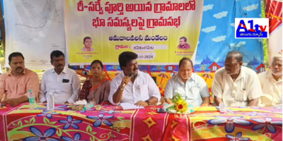 A grama sabha was held in Ravikantipeta to address issues arising from the land resurvey. MLA Ravikumar guided villagers on submitting applications for resolving concerns.