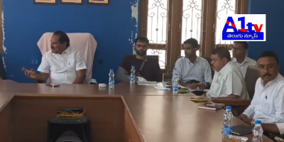 A team of IAS and IPS training officers visits Ramayampet, where they are welcomed by Municipal Chairman Jitender Goud, to review development projects.