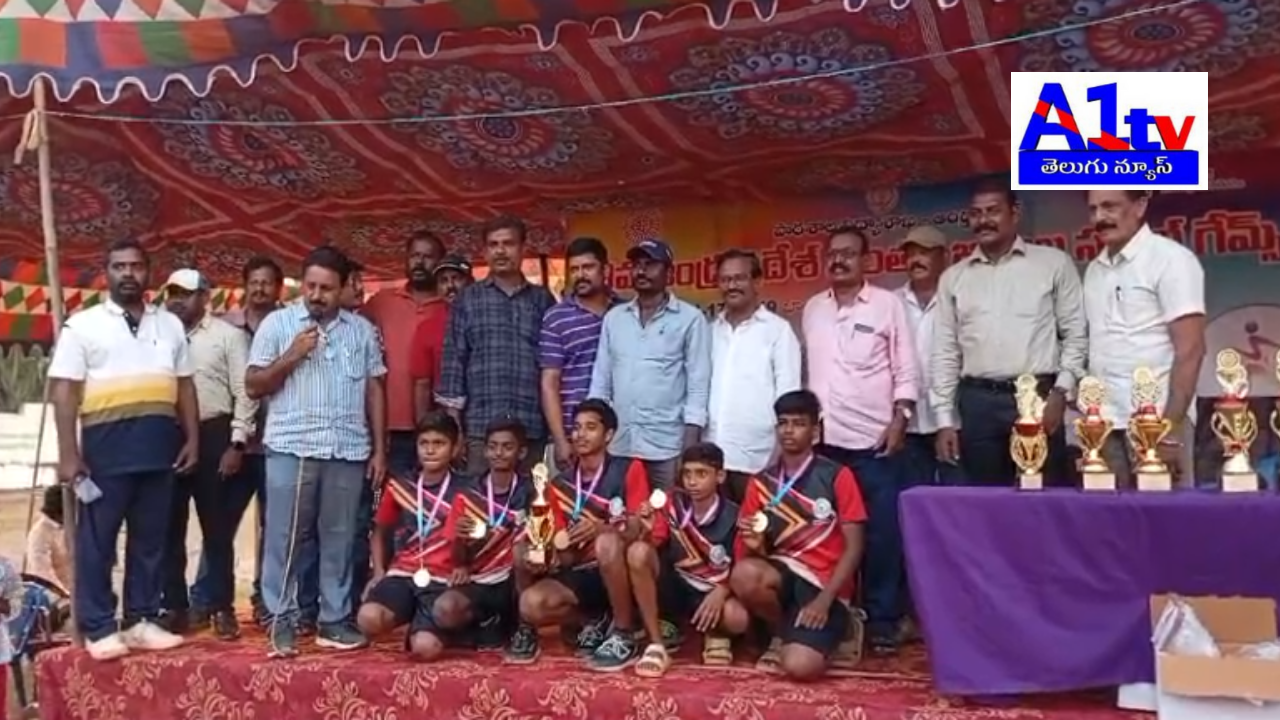 The School Games Federation of Eluru presented medals and trophies to the winners of the 68th State-Level School Games held on 9th and 10th. Students from Anantapur and West Godavari districts excelled in the Under-14 and Under-19 categories.