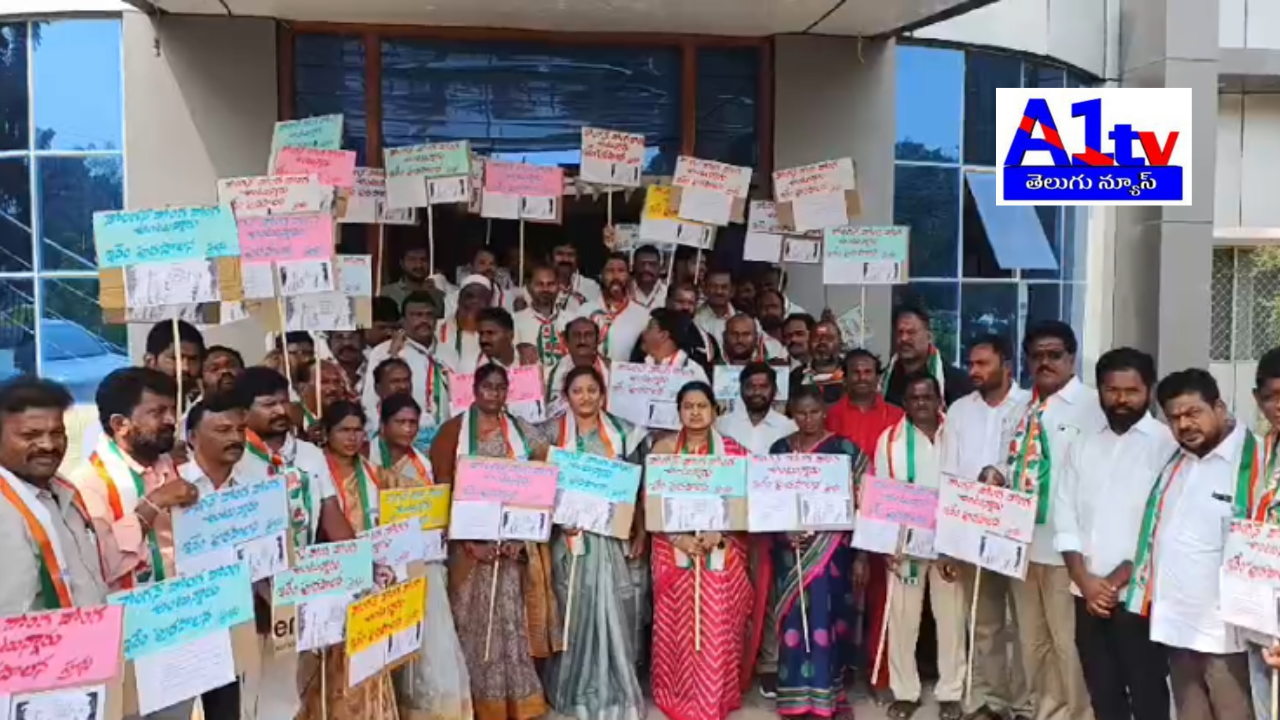 Congress councillors protested against the current Municipal Chairman, accusing him of corruption and mismanagement over the last 15 years