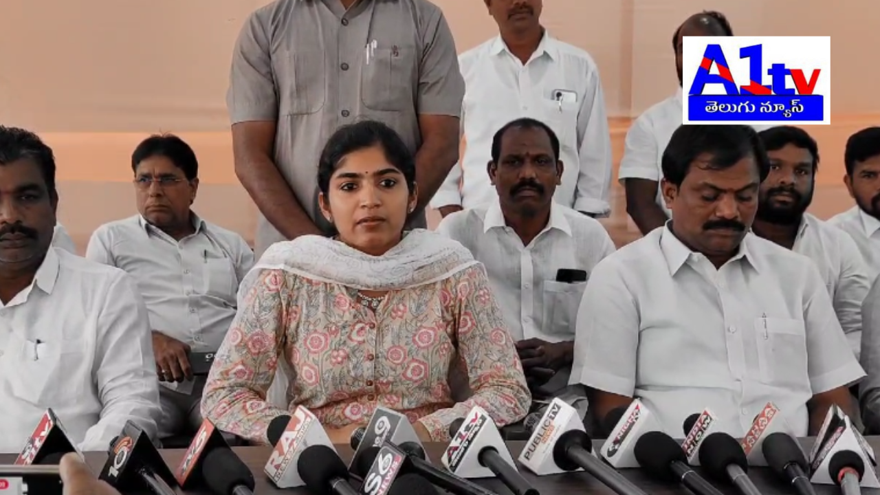 MLA Yashaswini Reddy called for a successful public governance celebration in Warangal. She highlighted the Congress government’s achievements in its first year.