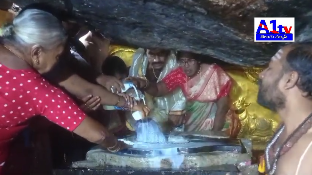 On the first Monday of Kartika Masam, devotees flocked to Palakurthi’s Someshwara Lakshmi Narasimha Temple, where chanting and special rituals filled the air with spirituality.