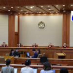 దక్షిణ కొరియాలో అత్యంత ఖరీదైన విడాకుల కేసు SK Group Chairman Chey Tae-won appeals to South Korea's Supreme Court over a divorce settlement requiring him to pay his wife approximately ₹8,328 crore