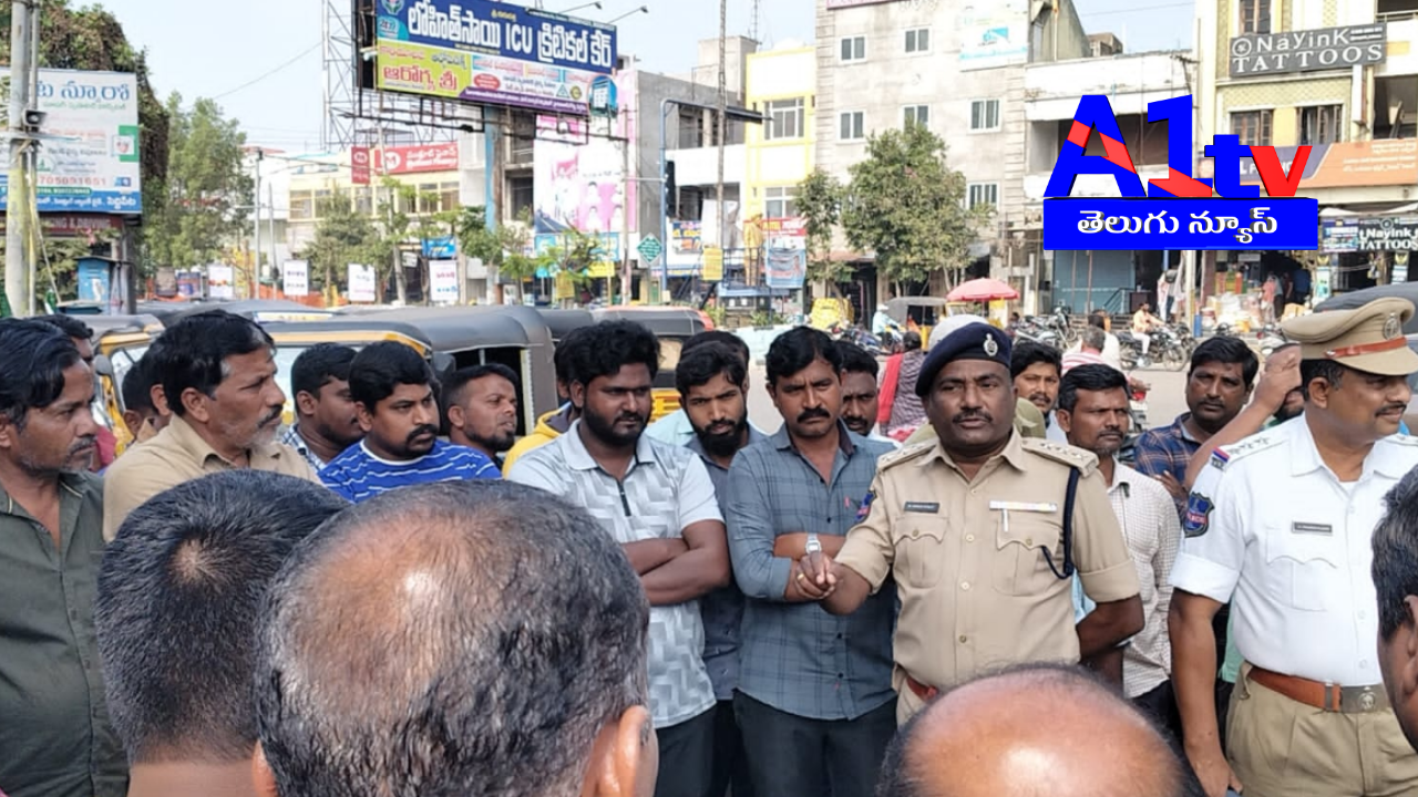 ACP Suman Kumar educated auto drivers in Siddipet about traffic rules and emphasized polite behavior with passengers, traders, and shopkeepers.