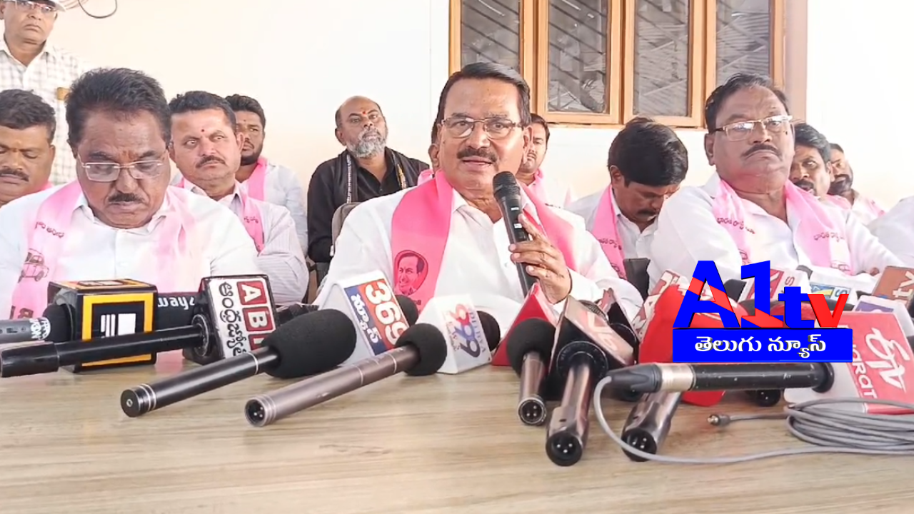 Niranjan Reddy criticizes the government's inability to provide irrigation water for farming and the incomplete projects. He points out the lack of proper planning.