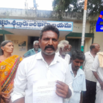 వీర లంకమ్మ గుడి బాట కోసం నిరసన Local residents of Peddanandipadu Mandal protested in front of the Tasildar office, demanding a pathway for the Veera Lankamma temple. The committee submitted a petition for resolution.