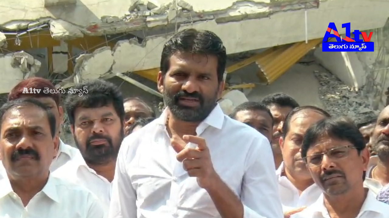 YSRCP leaders protest under Kakani Govardhan Reddy and Parvata Reddy Chandrasekhar Reddy against the demolition of Balakrishna Reddy’s house.