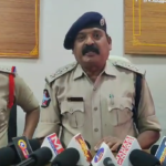 హెల్మెట్ వినియోగంపై అవగాహనకు నక్కపల్లిలో బైక్ ర్యాలీ A bike rally was organized in Nakkapalli under the leadership of DSP Srinivasa Rao, emphasizing the importance of wearing helmets for road safety.