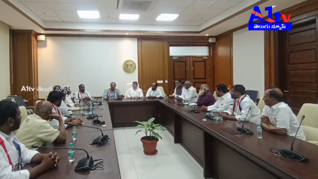 BC leaders, intellectuals, and professors met Minister Ponnam Prabhakar to discuss caste census and reservation legalization.