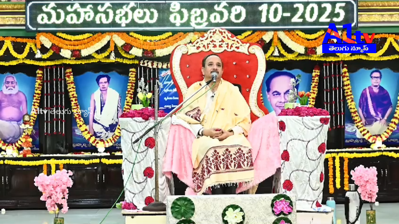Peetadhipathi Umar Alisha’s discourse on spirituality and humanity. He emphasized that reducing desires leads to true detachment.