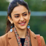 రకుల్ పెళ్లి ‘నో ఫోన్’ రూల్ పై క్లారిటీ – అసలు కారణం ఇదే! Rakul clarifies the ‘No Phone’ rule at her wedding, saying it was to let guests enjoy the moment without distractions.
