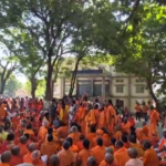 తిరుపతిలో ముంతాజ్ హోటల్స్ వ్యతిరేకంగా స్వామిజీల ధర్నా Swamijis protest against Mumtaz Hotels in Tirupati, demanding land allocation cancellation and demolition of existing structures.