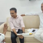 కేటీఆర్ను కలిసిన తీన్మార్ మల్లన్న, బీసీ బిల్లుపై చర్చ Teenmar Mallanna urges KTR to raise the BC Reservation Bill strongly in the Assembly, seeks support for Jantar Mantar protest.