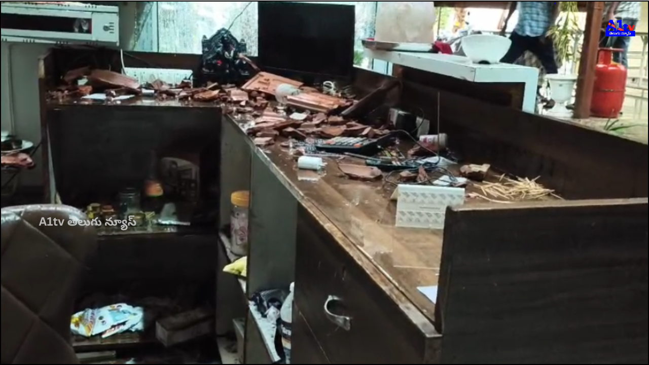 Heavy rain with strong winds in Narayankhed caused roof tiles to collapse at a restaurant. Panic ensued, but luckily no injuries were reported.