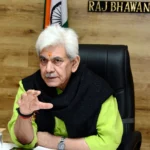 జమ్ముకశ్మీర్లో ఉగ్రసంస్థల సంబంధాల కారణంగా ముగ్గురు ప్రభుత్వ ఉద్యోగులు తొలగింపు జమ్ముకశ్మీర్లో ప్రభుత్వం ఉగ్రసంస్థలతో సంబంధాలున్నారని ఆరోపణలపై కఠిన చర్యలు తీసుకుంది. ముగ్గురు ప్రభుత్వ ఉద్యోగులను తొలగించినట్లు లెఫ్టినెంట్ గవర్నర్ మనోజ్ సిన్హా ఉత్తర్వులు జారీ చేశారు. ఈ చర్యలో బాధితులుగా ఒక పోలీస్ కానిస్టేబుల్, ఒక టీచర్, అలాగే ఒక జూనియర్ అసిస్టెంట్ ఉన్నారు. ప్రభుత్వం ఈ చర్య ద్వారా భద్రత మరియు శాంతి స్థితిగతులను మెరుగుపరచాలనుకుంటోంది. జమ్ముకశ్మీర్ ప్రాంతంలో సెక్యూరిటీ తలంపులకు ఎలాంటి తగ్గింపులూ ఉండకూడదని అధికారులు స్పష్టం చేశారు.