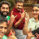 మలయాళ స్టార్ హీరో దిలీప్ నటించిన తాజా సినిమా ‘ప్రిన్స్ అండ్ ఫ్యామిలీ’ థియేటర్లలో మంచి విజయం సాధించి, ఇప్పుడు ఓటీటీలోకి అడుగుపెడుతోంది. థియేటర్లలోకి మే 9న వచ్చిన ఈ కుటుంబ కథా చిత్రం,26 కోట్ల రూపాయలకి పైగా వసూళ్లు రాబట్టి, దిలీప్‌కు మరో హిట్ తెచ్చిపెట్టింది. ఫ్యామిలీ ఎంటర్‌టైనర్‌గా నిలిచిన ఈ సినిమా, ప్రేక్షకులను బాగా ఆకట్టుకుంది. ఆటపాటలతో పాటు భావోద్వేగాలకు పెద్ద పీఠ వేసే ఈ చిత్రానికి ఫ్యామిలీ ఆడియెన్స్ నుంచి విశేష స్పందన లభించింది. ఇప్పుడు ఈ హిట్ మూవీ జూన్ 20 నుంచి ZEE5 లో స్ట్రీమింగ్ కానుంది. తాజా థియేటర్ రిలీజ్ మూడేళ్లలో దిలీప్‌కు వచ్చిన అతిపెద్ద కమర్షియల్ హిట్ ఇదే.వారాంతానికి కుటుంబంతో కలిసి ఓ మంచి సినిమా చూడాలనుకుంటే, ‘ప్రిన్స్ అండ్ ఫ్యామిలీ’ మీకు బెస్ట్ ఆప్షన్ కావొచ్చు.