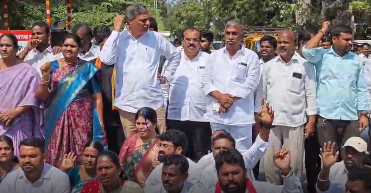 జనగామలో బ్రిడ్జిల నిర్మాణం కోరిన ఉద్యమకారులపై కేసులు నమోదు