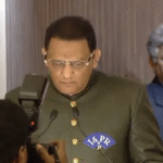 మహ్మద్ అజారుద్దీన్ మంత్రిగా ప్రమాణ స్వీకారం చేస్తున్న ఫోటో – రాజ్‌భవన్‌లో జరిగిన కార్యక్రమం