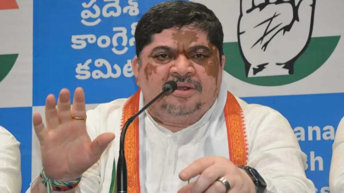 Ponnam Prabhakar addressing media about Jubilee Hills by-election