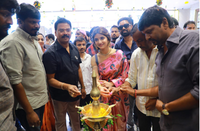 Sri Leela inaugurated the 22nd Mangalya Mall store in Manikonda, highlighting its modern collections. The mall offers a wide range of traditional sarees and ethnic wear.