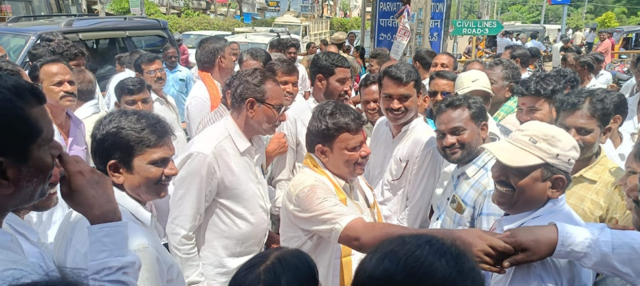 Former MLA Alajangi Jogarao led a protest against the Super Six schemes, questioning the coalition government's misleading propaganda about Tirupati prasadam. The leaders emphasized the need for accurate information and respect for traditions.