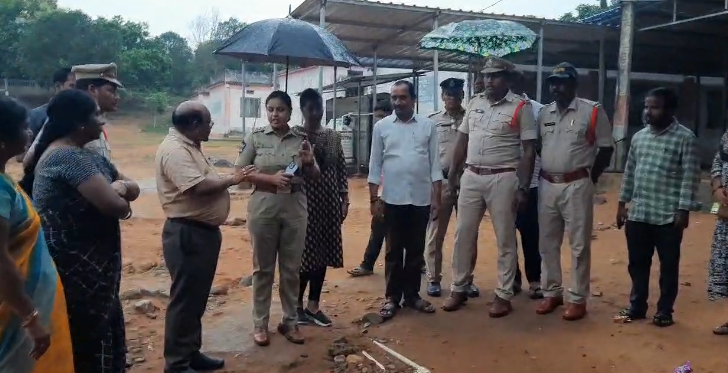 గుమ్మలక్ష్మీపురం మండలంలో అడిషనల్ ఎస్పీ అంకితమహావీర్ పర్యటన, ఎల్విన్ పేట స్టేషన్ రికార్డుల పరిశీలన, యువతకు మత్తు పదార్థాలపై సూచనలు.
