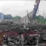 అమీన్ పూర్ మండలంలో 20 ఎకరాల ప్రభుత్వ భూమి ఆక్రమణను హైడ్రా తిరిగి స్వాధీనం చేసుకుంది. నిర్మాణాలు కూల్చి, సరిహద్దు రాళ్లను తొలగించారు. స్కూల్ యాజమాన్యం ఆక్రమించిన 15 గుంటలు కూడా కూల్చివేశారు.