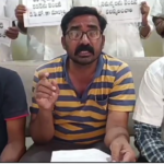 కామారెడ్డిలో ఆరోగ్యశ్రీ మిత్రలు తమ హక్కుల కోసం ఆందోళన చేపట్టారు. 16 సంవత్సరాలుగా చేస్తున్న సేవలకు సమాన వేతనాలు కోరుతూ నిరవధిక సమ్మె చేస్తున్నారు.