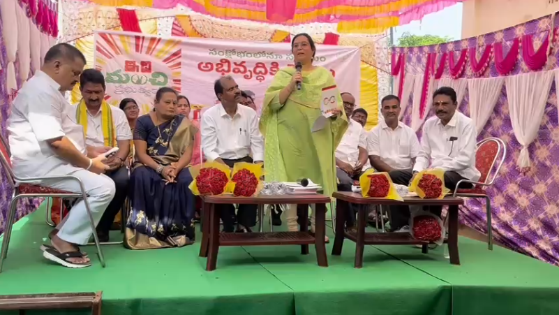 ఎన్డీయే ప్రభుత్వ 100 రోజుల వేడుకలో, శాసనసభ్యురాలు పూసపాటి అదితి విజయలక్ష్మి, విజయనగరంలో పర్యటించి, అభివృద్ధి కార్యక్రమాలపై ప్రజలకు అవగాహన కల్పించారు.