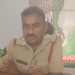 గొలుగొండ మండలంలో భూసామ్య వివాదం నేపథ్యంలో కత్తితో దాడి జరిగింది, ఇద్దరి చేతులకు తీవ్ర గాయాలు అయ్యాయి.