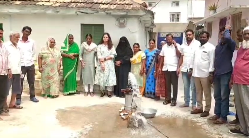 కామారెడ్డి 46వ వార్డులో కొత్త బోర్ ప్రారంభం, ప్రజల నీటితో సంబంధం ఉన్న సమస్యలకు పరిష్కారం. కౌన్సిలర్ కన్నయ్య, చైర్ పర్సన్ ఇందుప్రియకు ప్రత్యేక కృతజ్ఞతలు.