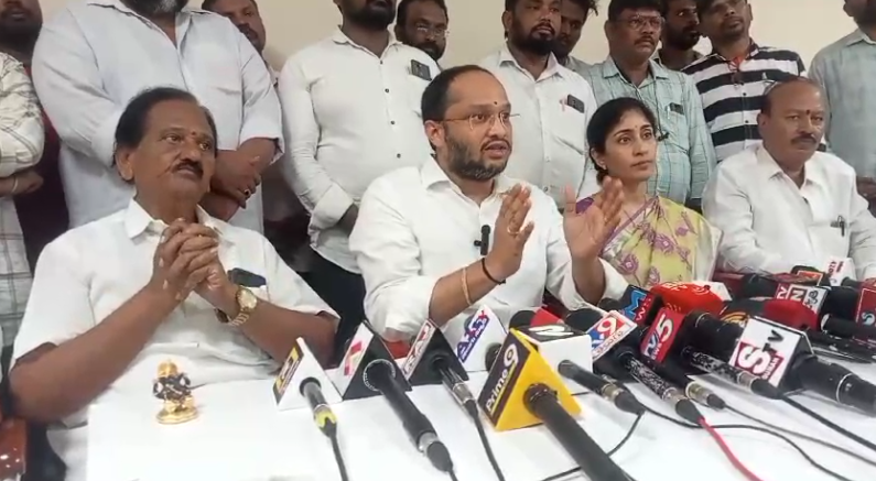 వైసీపీ నేత విక్రమ్ జనసేనలోకి 9 కార్పొరేటర్లతో చేరిక. 22న పవన్ కళ్యాణ్ సమక్షంలో మంగళగిరి కార్యాలయంలో ఈ చేరిక కార్యక్రమం జరుగుతుంది.