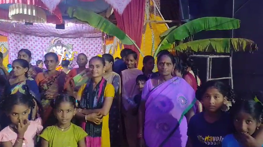 పార్వతీపురం మన్యం జిల్లా, సీతానగరం మండల కేంద్రంలోని మెట్టు వీధిలో శ్రీశ్రీశ్రీ గణేష్ విగ్రహానికి పాలాభిషేకం జరిగింది.