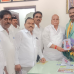 ఇలేగాం గ్రామంలో "గీత శక్తి" పుస్తకాన్ని రచించిన రెడ్ల బాలాజీని ఎమ్మెల్యే పవార్ రామారావు పటేల్ శాలువాతో సత్కరించారు. భగవద్గీతపై ఆధారిత రచనలకు అభినందన తెలిపారు.
